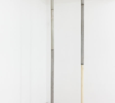 Rometti Costales, "hunting implements and cigars - IV - V - VI", 2018, cire et ciment, 320 cm Ø 7,16 cm