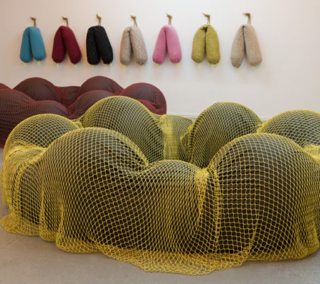 Florence Doléac, "Adada", 2010, balles pvc gonflables, textile enduit pvc, filet polypropylène, velcro