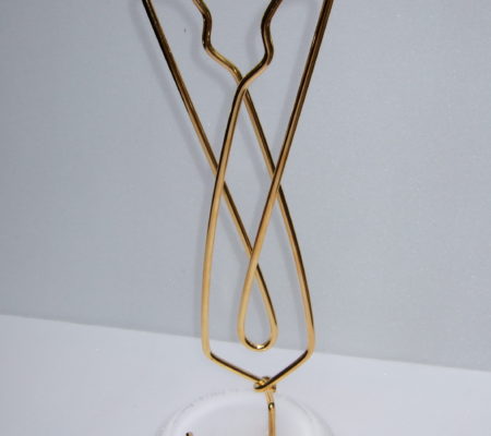 Florence Doléac, "Trophée", 2009, base lab gravé, tige 8 mm cuivre cintrée trempée or, 35 cm x  13 cm, commande de la Fédération Française du Prêt-à-porter Féminin - galerie Jousse Entreprise