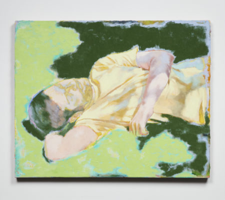 Simon Martin, Sabrine dans l'herbe, 2021, huile sur toile, 65 x 81 cm. Photo Studio Shapiro