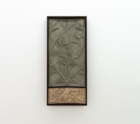 Xolo Cuintle, "Origanum Phengaris", 2024, béton, pin, acier, aluminium, 144 x 64,5 x 14 cm - galerie Jousse Entreprise, Paris