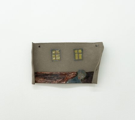 Masha Silchenko, "Sans titre", 2024, céramique, émail, 30 x 15,5 x 2,5 cm - galerie Jousse Entreprise, Paris