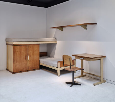 PROUVE_Jean_chambre_jaune_villa_saint_claire_chaise_dactylo_JOUSSE_Entreprise_©Studio_Shapiro