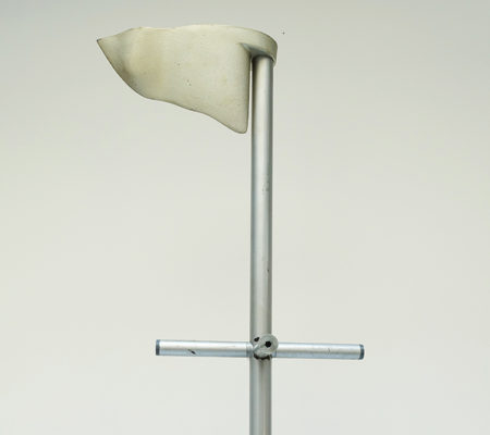 philippe_starck_lampadaire_portemanteau_detail_01