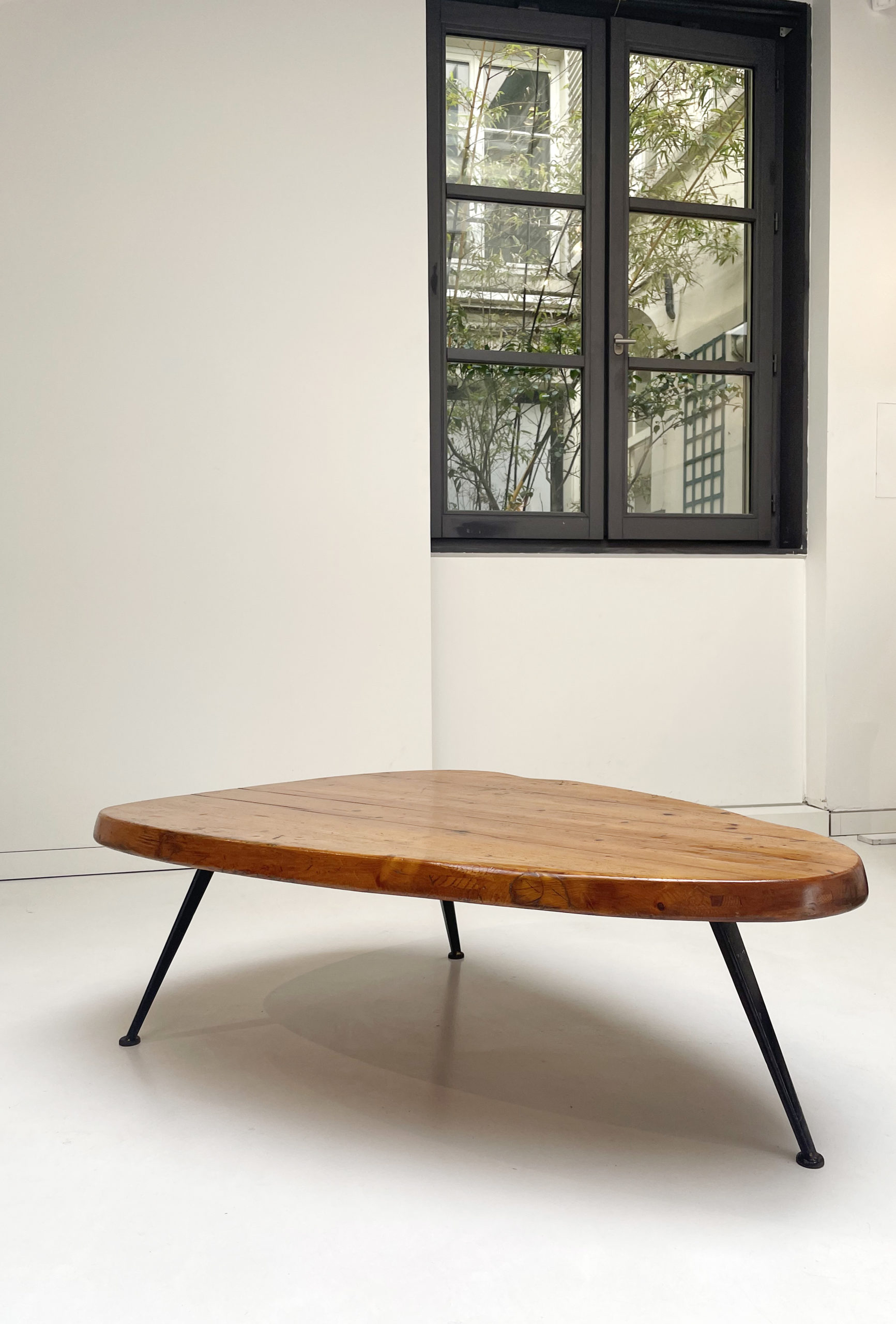 Forme libre coffee table, circa 1953 - Charlotte Perriand