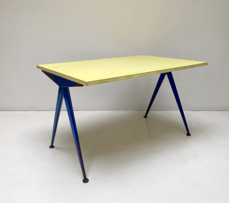 jean_prouve_table_compas_bleu_jaune_01_pre
