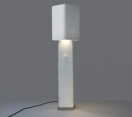 edward_robinson_board_lampadaire_01_blanc